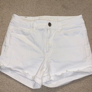 AMERICAN EAGLE white denim hi-rise shorties